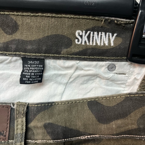 Carbon Men's Slim Camouflage Jeans - Picture 5 of 5